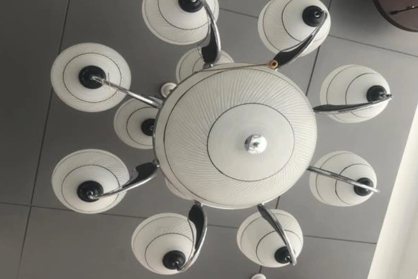 Decorative chandelier lights crafted for trade buyers