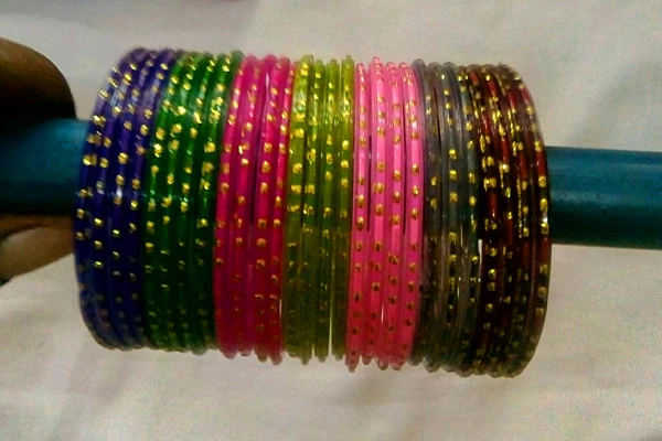 Traditional wedding glass bangles set