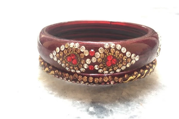 Traditional glass kade manufactured in Firozabad