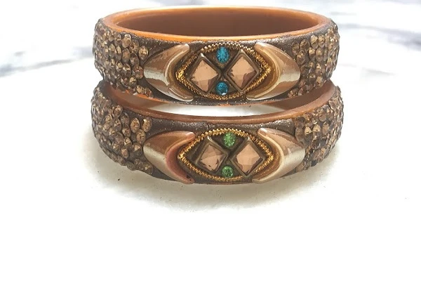 Handcrafted glass kade from trusted manufacturers